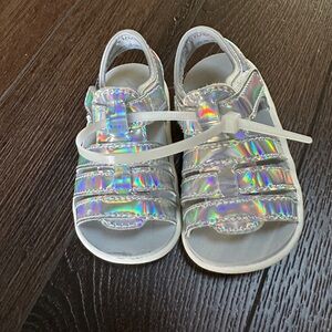 See Kai Run Shimmering Silver Kids Sandals, Water Friendly. Size 4, new